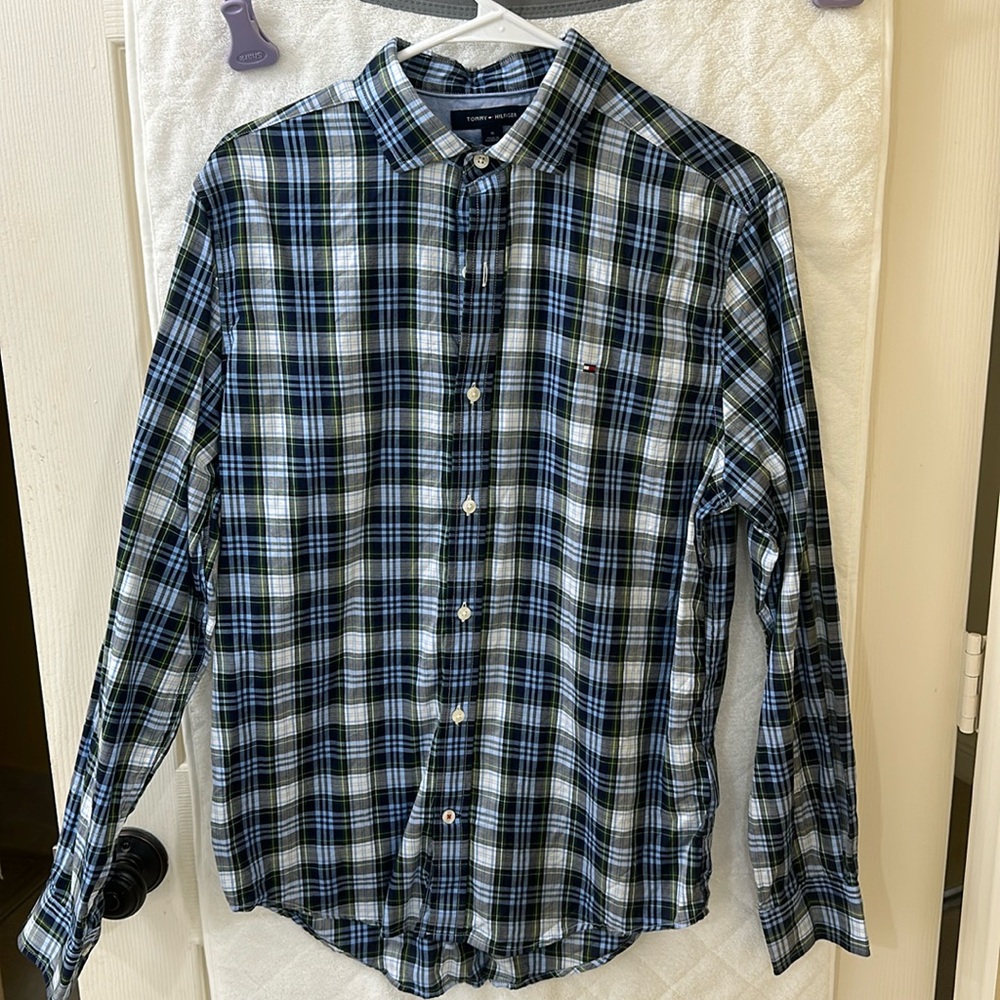 Tommy Hilfiger men’s medium long sleeve button-down plaid shirt